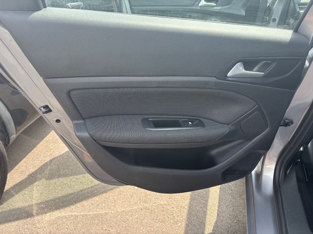 Used Peugeot 308 2017 for sale - 76650315: Photo 30