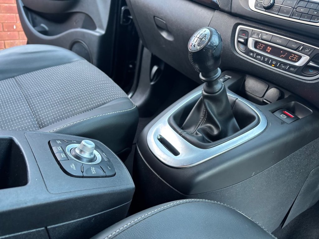 Used Renault Grand Scenic 2015 for sale - 76650311: Photo 25