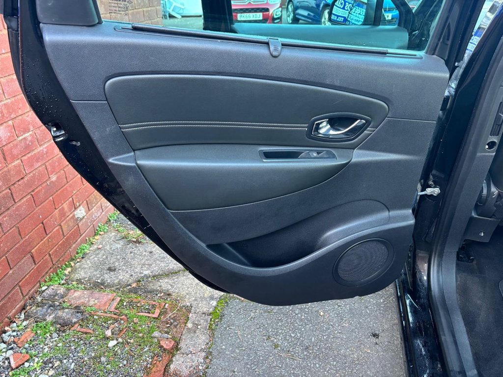 Used Renault Grand Scenic 2015 for sale - 76650311: Photo 34