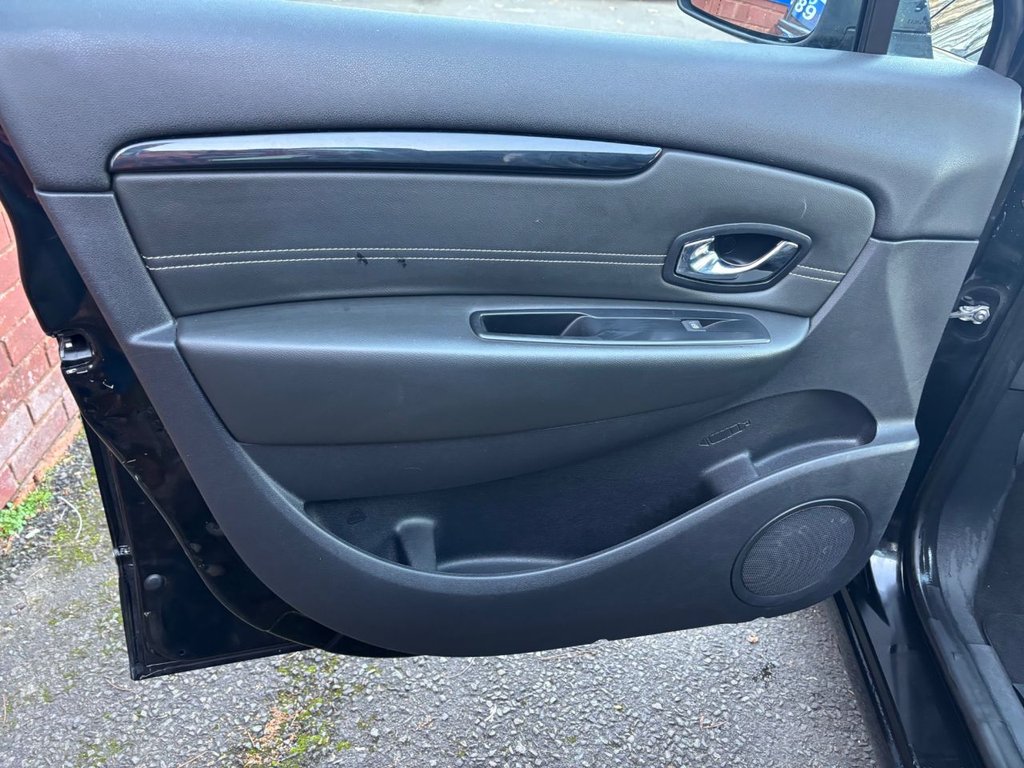 Used Renault Grand Scenic 2015 for sale - 76650311: Photo 39