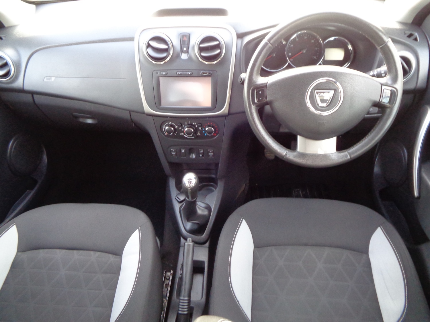 Used Dacia Sandero Stepway 2015 for sale - 77640350: Photo 14