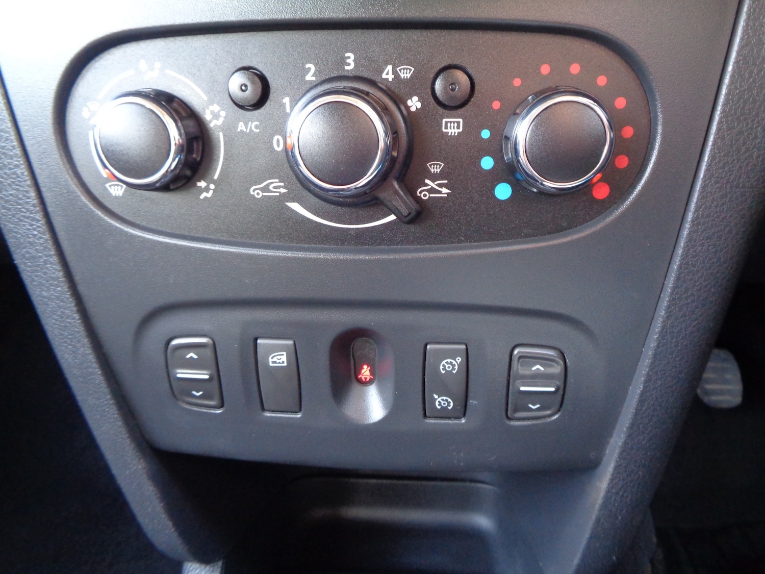 Used Dacia Sandero Stepway 2015 for sale - 77640350: Photo 20