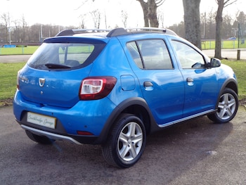 Used Dacia Sandero Stepway 2015 for sale - 77640350: Photo