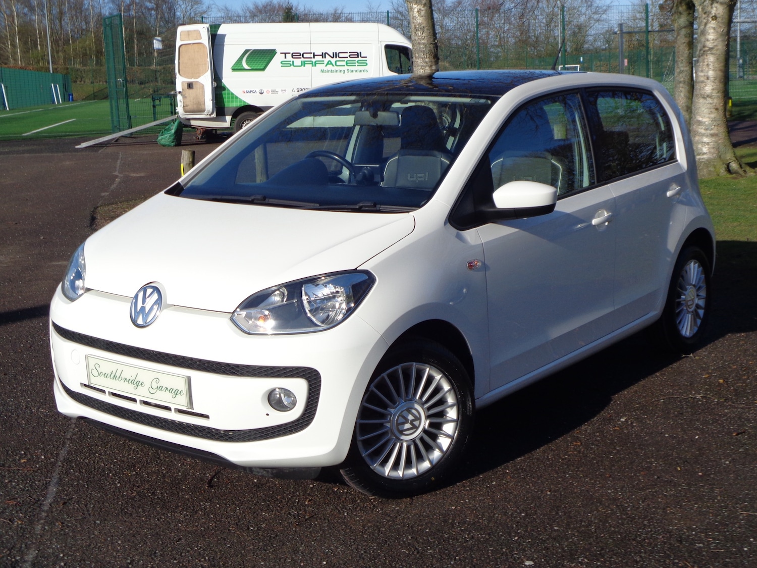 Used Volkswagen up! 2014 for sale - 78121239: Photo 2