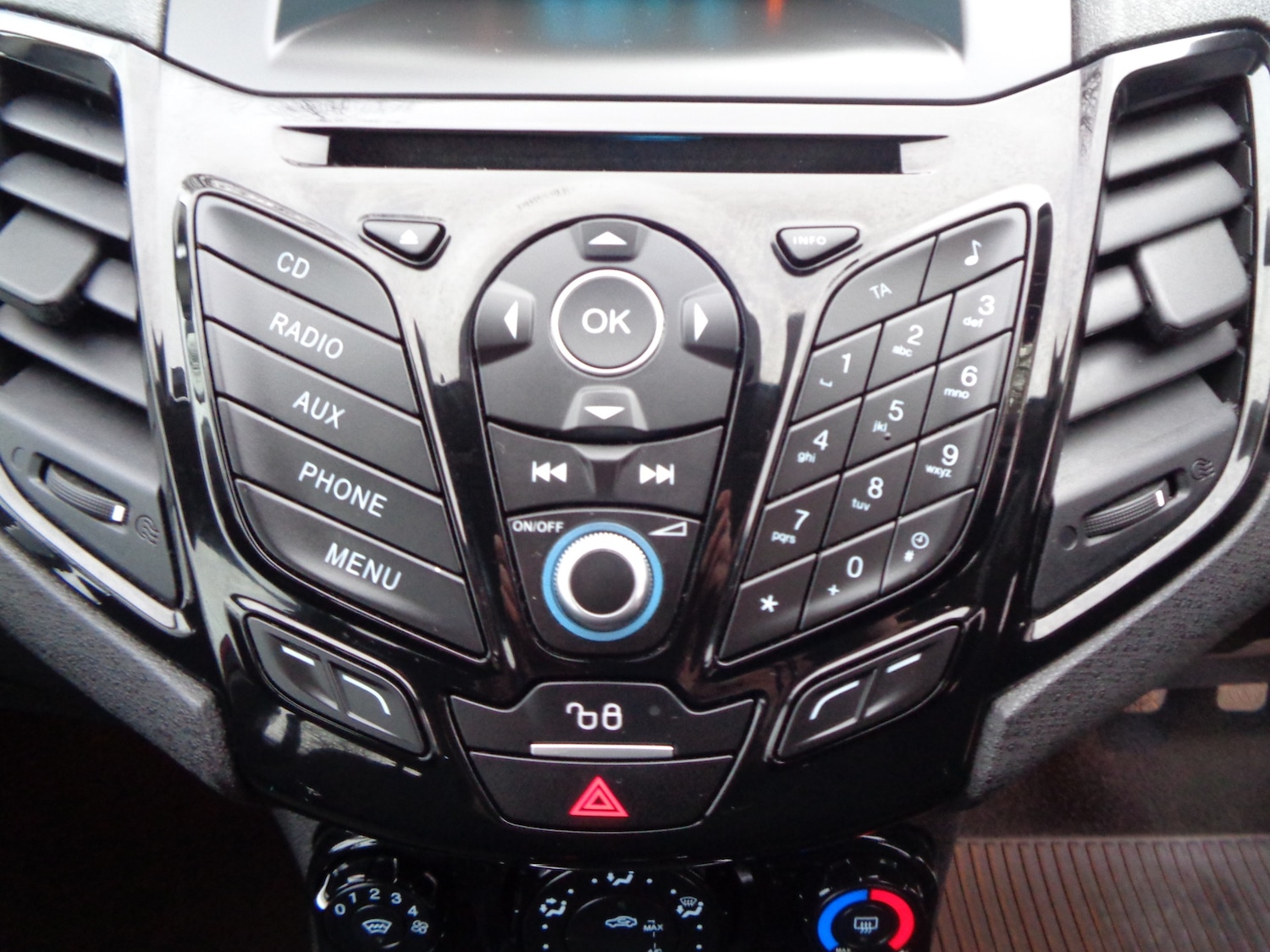 Used Ford Fiesta 2015 for sale - 76982954: Photo 16