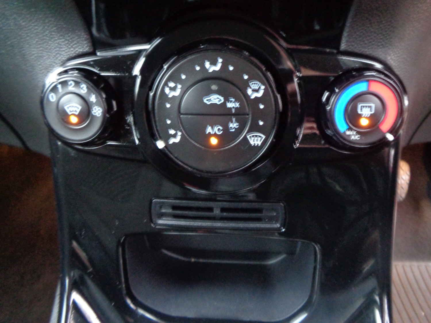 Used Ford Fiesta 2015 for sale - 76982954: Photo 17