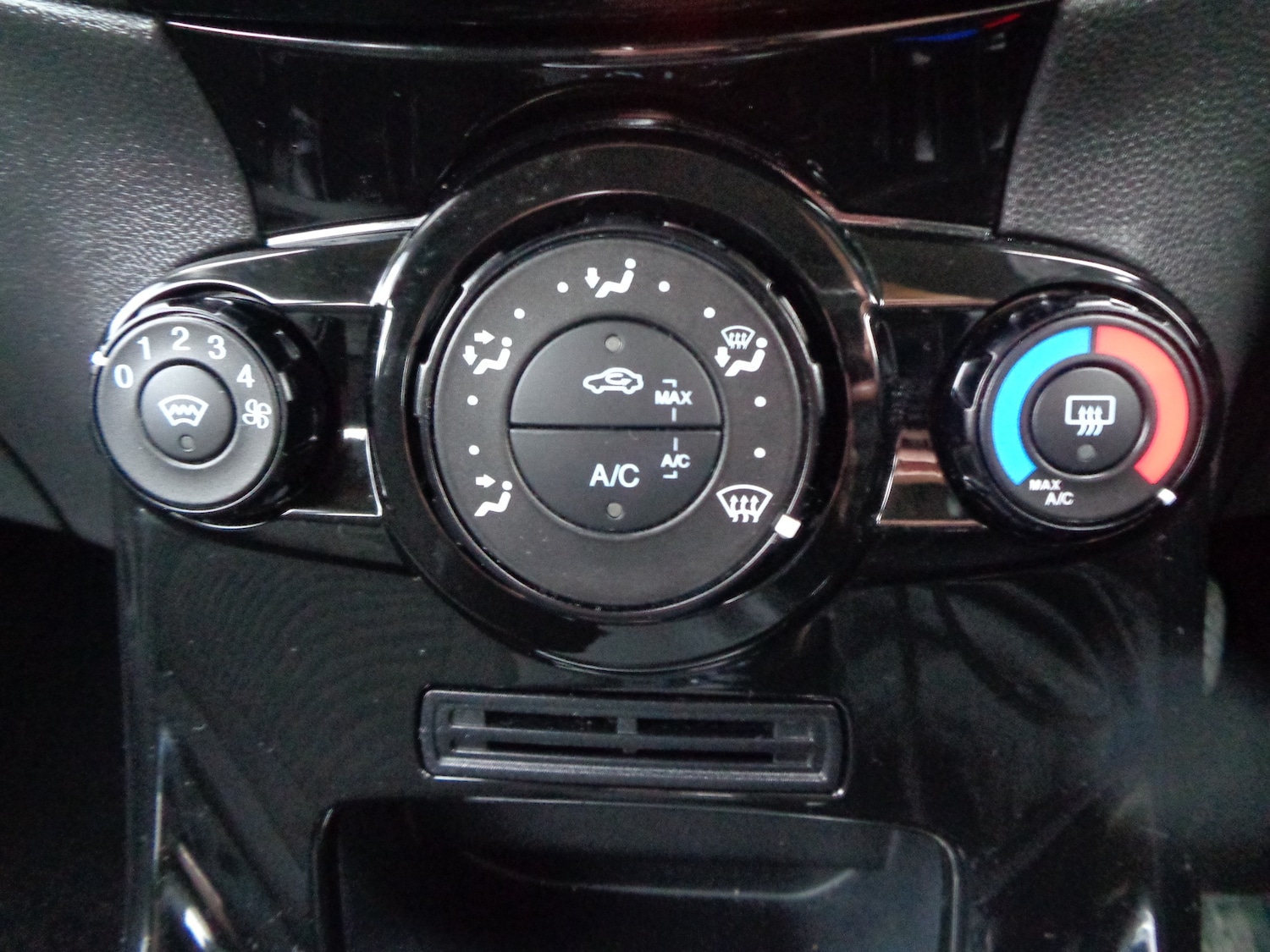 Used Ford Fiesta 2014 for sale - 76946004: Photo 19