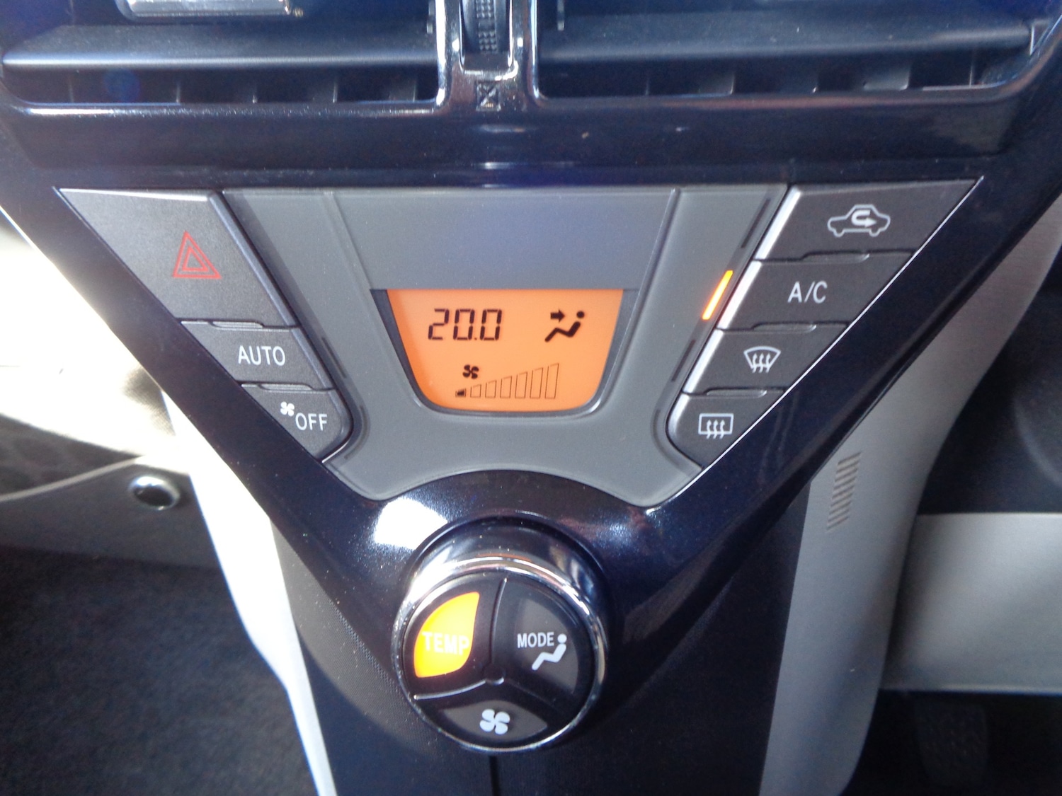 Used Toyota IQ 2011 for sale - 77515942: Photo 18