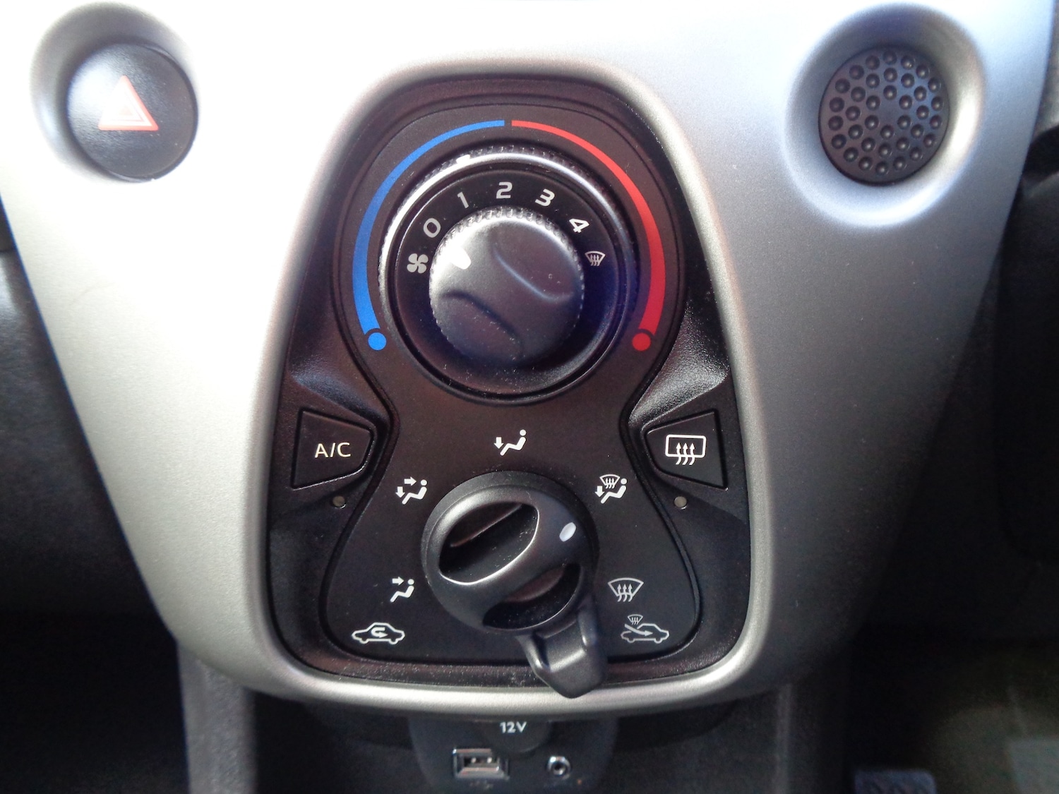 Used Peugeot 108 2017 for sale - 76931412: Photo 16