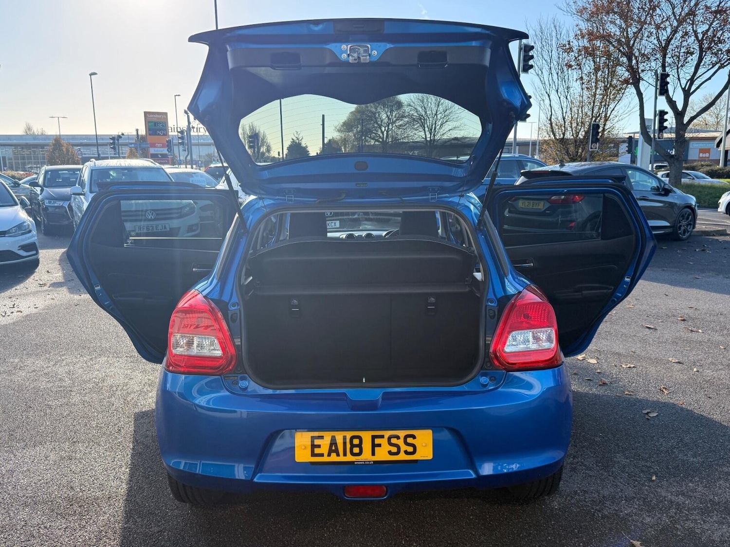 Used Suzuki Swift 2018 for sale - 76673400: Photo 12