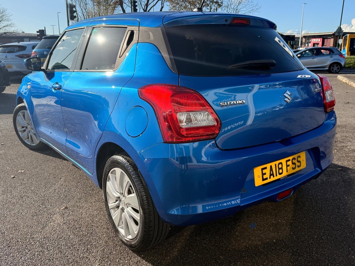 Used Suzuki Swift 2018 for sale - 76673400: Photo 2
