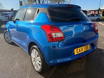 Used Suzuki Swift 2018 for sale - 76673400: Photo