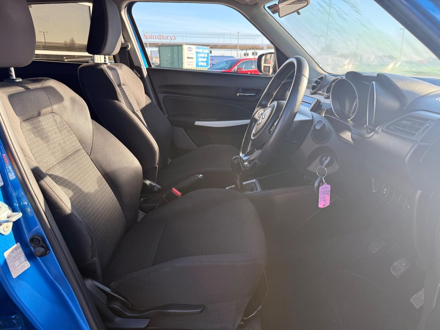 Used Suzuki Swift 2018 for sale - 76673400: Photo 3