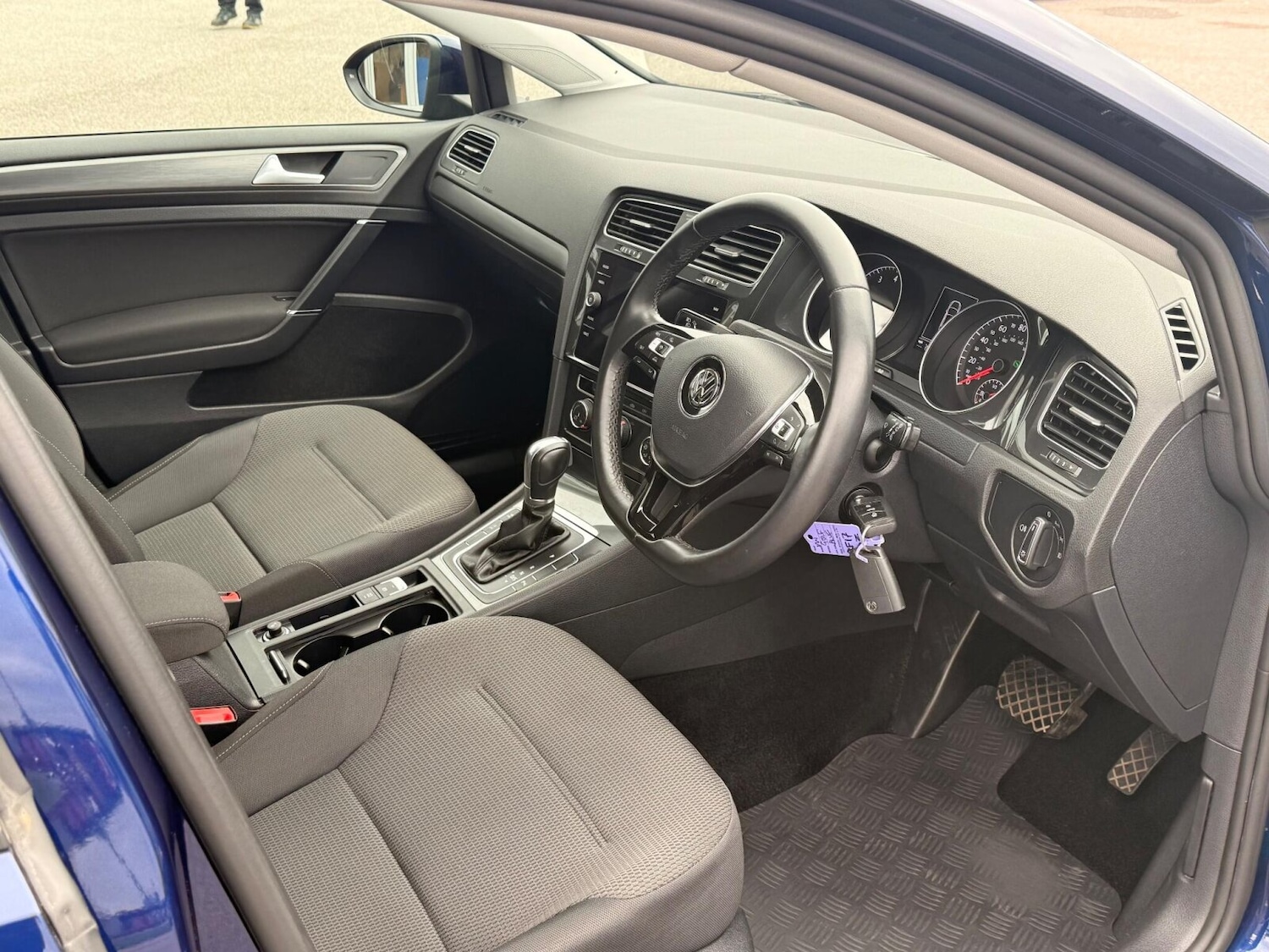 Used Volkswagen Golf 2017 for sale - 76673687: Photo 2