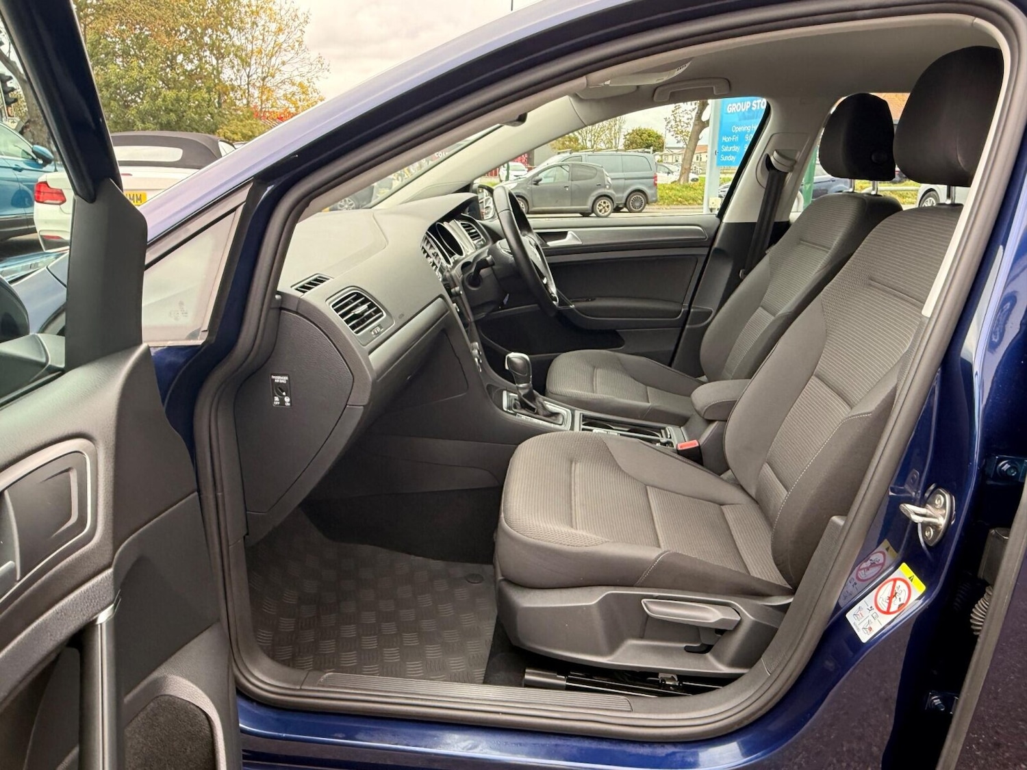 Used Volkswagen Golf 2017 for sale - 76673687: Photo 24