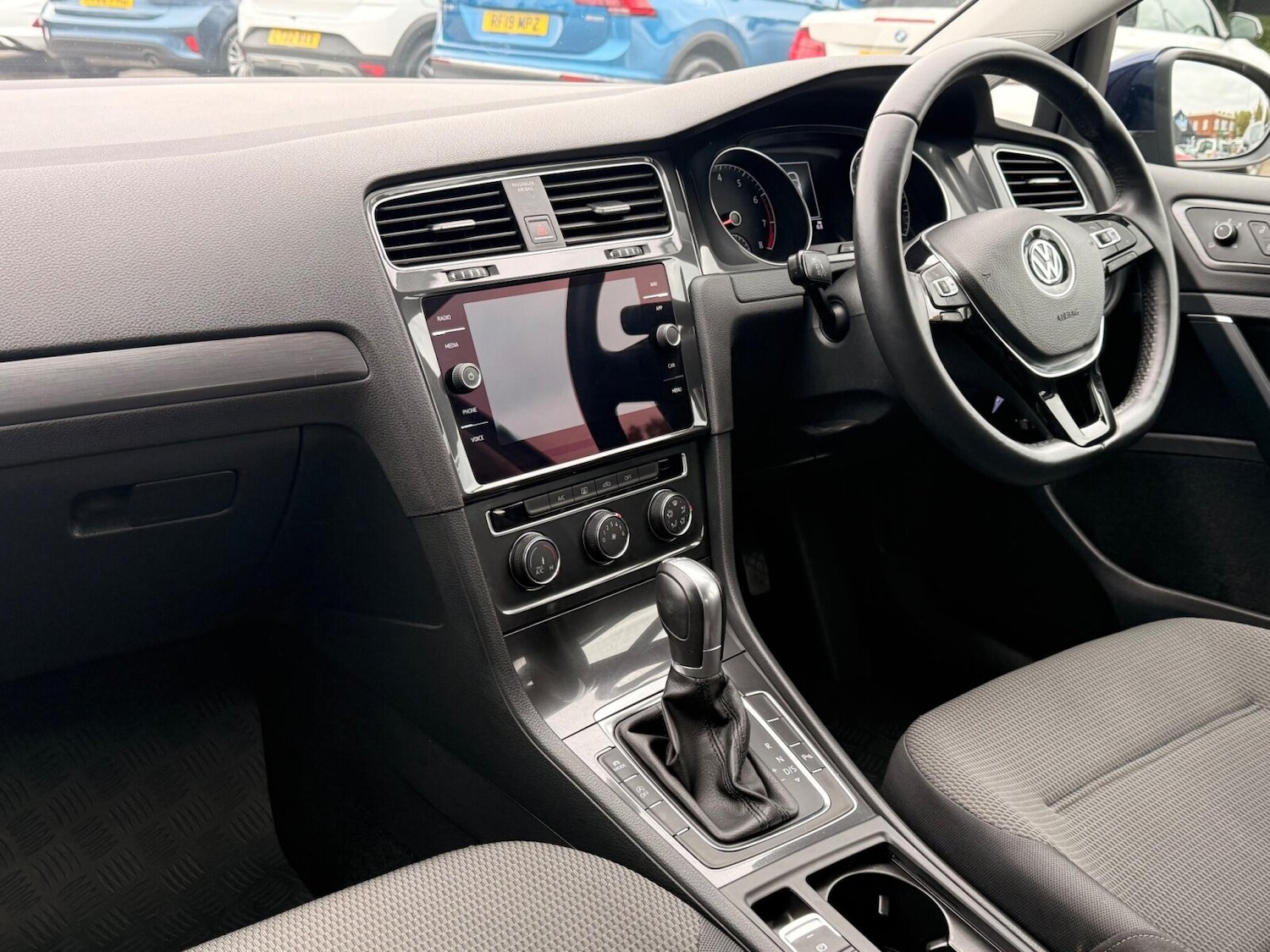 Used Volkswagen Golf 2017 for sale - 76673687: Photo 25