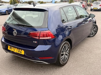 Used Volkswagen Golf 2017 for sale - 76673687: Photo