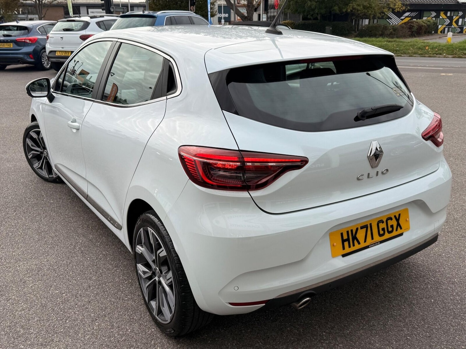 Used Renault Clio 2021 for sale - 76681336: Photo 2