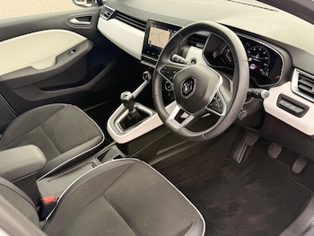 Used Renault Clio 2021 for sale - 76681336: Photo