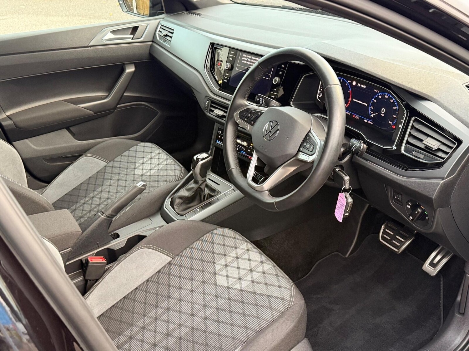 Used Volkswagen Polo 2023 for sale - 76676075: Photo 3