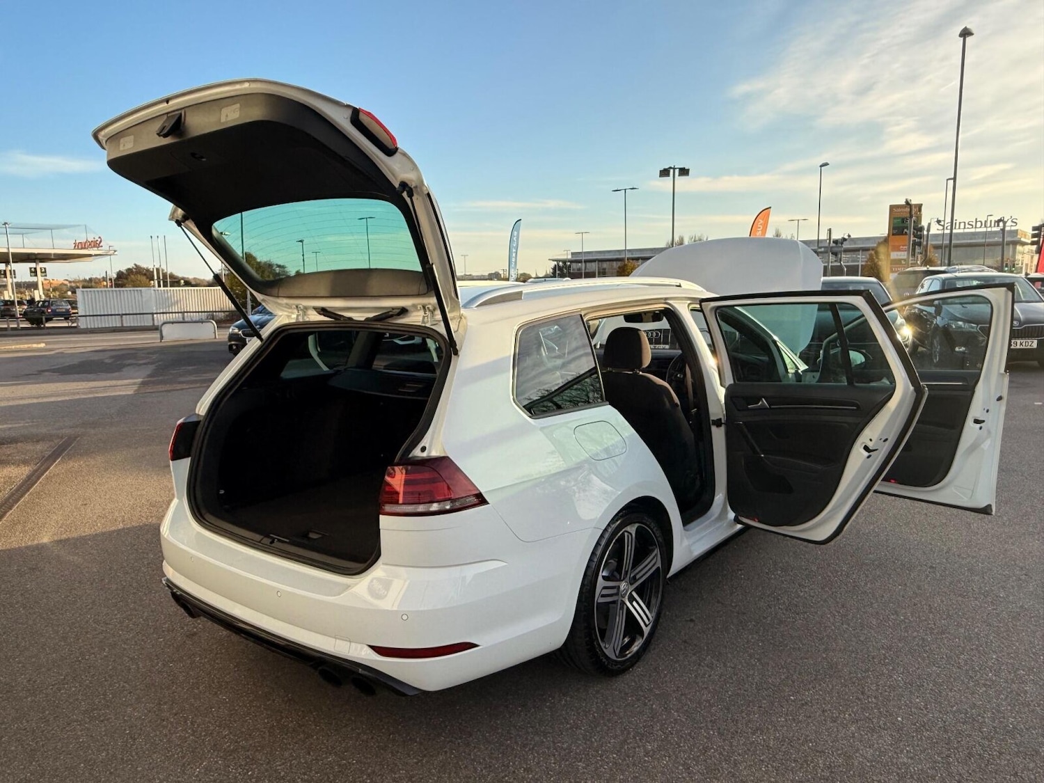 Used Volkswagen Golf 2017 for sale - 76673657: Photo 19