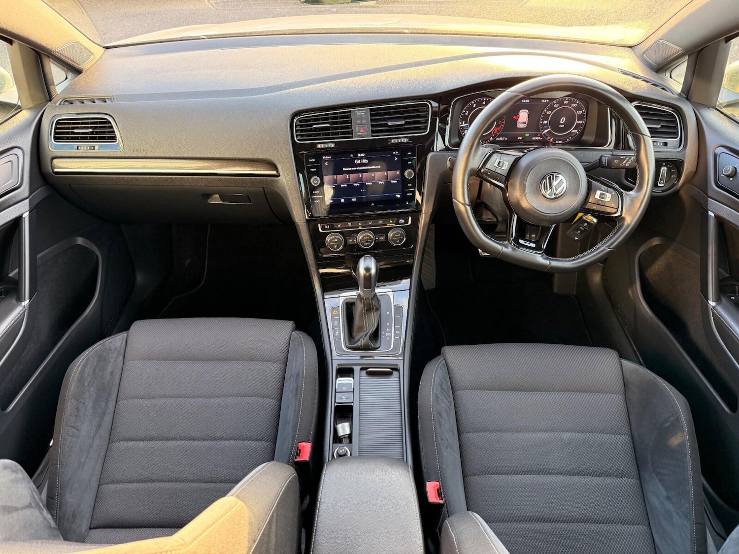 Used Volkswagen Golf 2017 for sale - 76673657: Photo 21