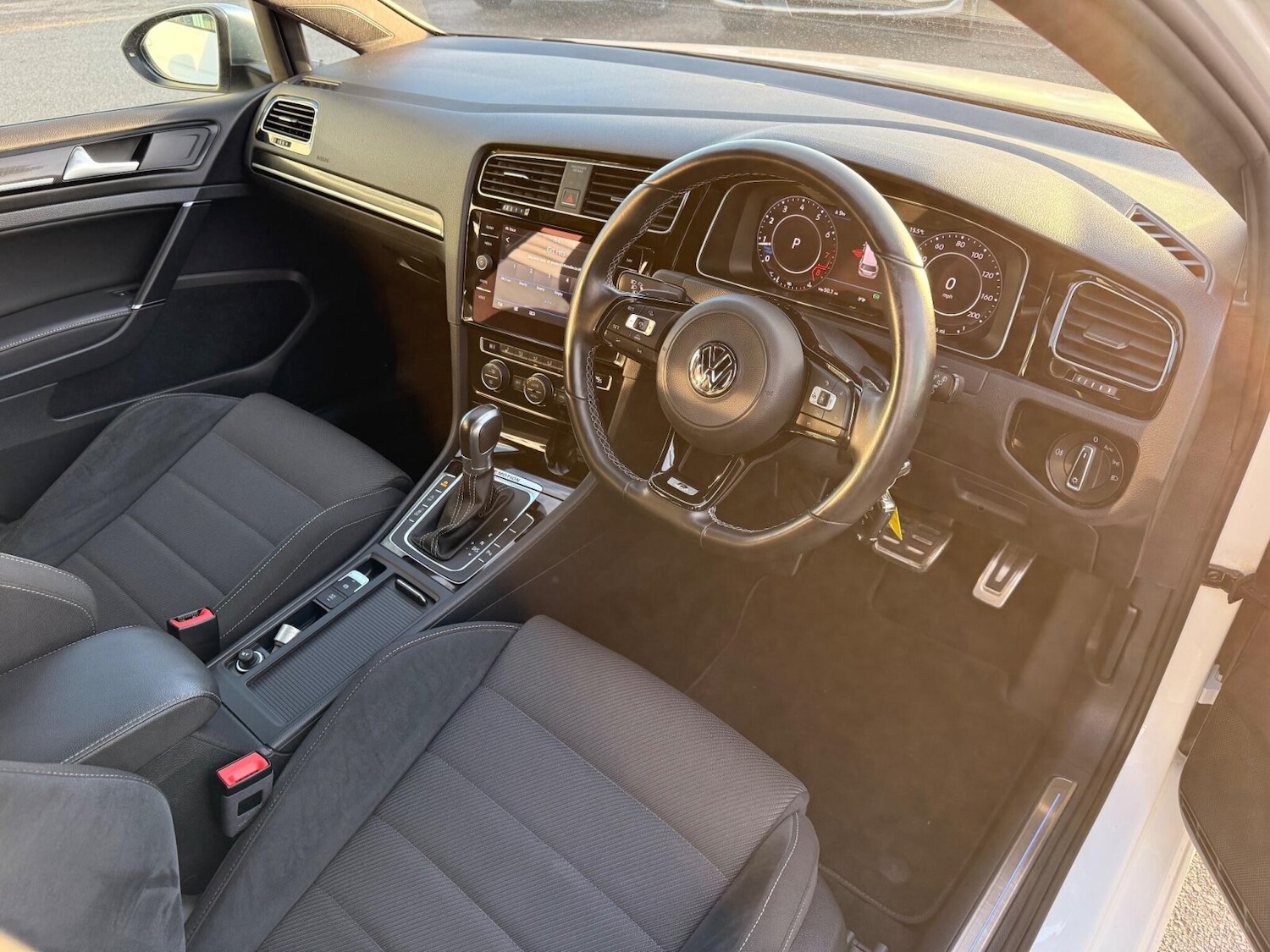 Used Volkswagen Golf 2017 for sale - 76673657: Photo 4