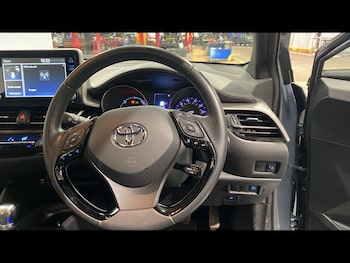 Used Toyota C-HR 2023 for sale - 78632981: Photo