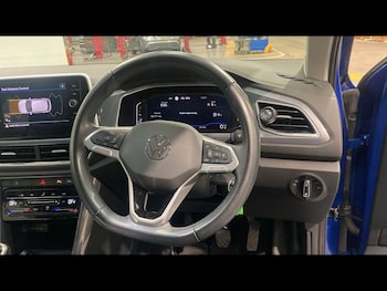 Used Volkswagen T-Roc 2023 for sale - 78646295: Photo
