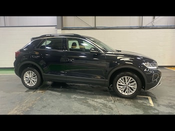 Used Volkswagen T-Roc 2024 for sale - 78826803: Photo