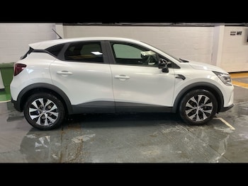 Used Renault Captur 2023 for sale - 78703213: Photo