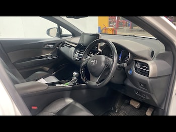 Used Toyota C-HR 2021 for sale - 78755299: Photo