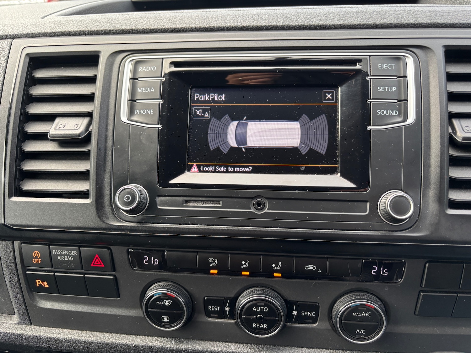 Used Volkswagen Transporter Shuttle 2017 for sale - 77272416: Photo 8