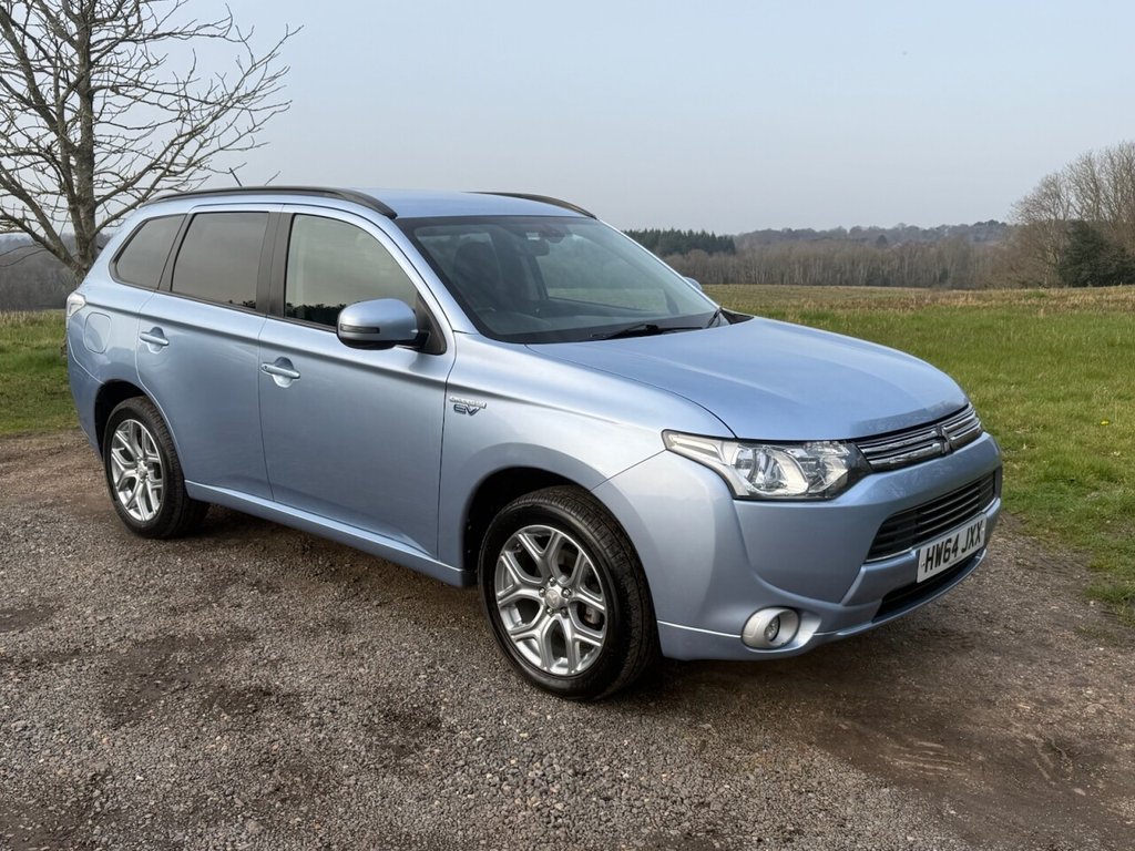 Used Mitsubishi Outlander 2015 for sale - 77764637: Photo 2