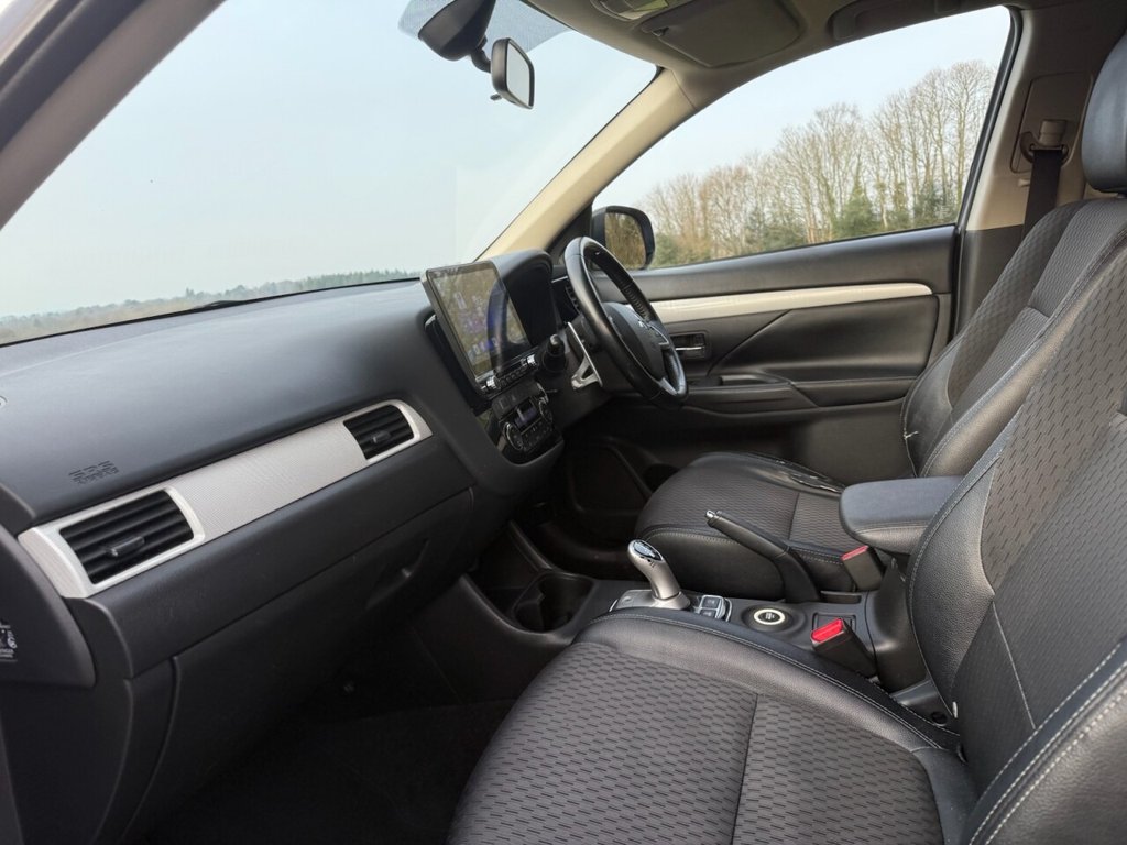 Used Mitsubishi Outlander 2015 for sale - 77764637: Photo 47