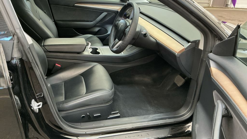 Used Tesla Model 3 2021 for sale - 78181819: Photo 2