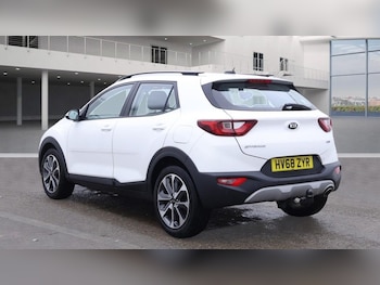 Used Kia Stonic 2018 for sale - 76210645: Photo 2