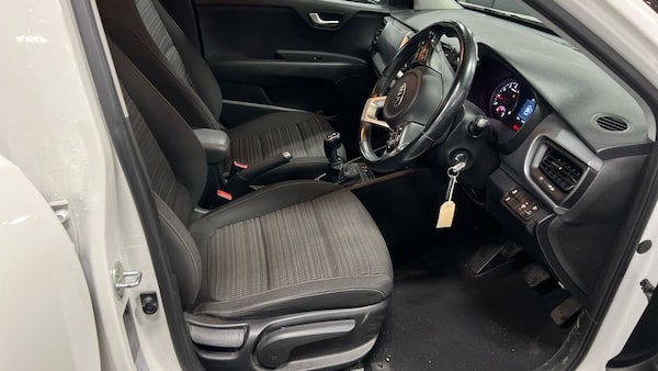 Used Kia Stonic 2018 for sale - 76210645: Photo 3