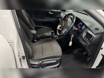 Used Kia Stonic 2018 for sale - 76210645: Photo 3