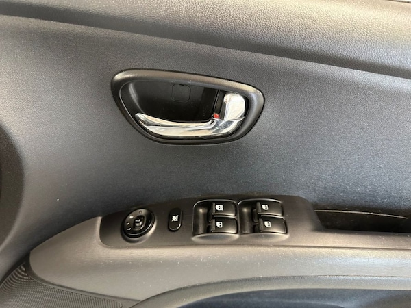 Used Hyundai i10 2012 for sale - 75410987: Photo 24