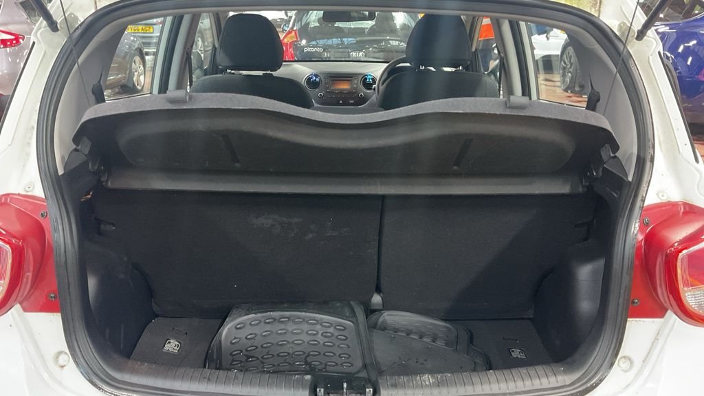 Used Hyundai i10 2014 for sale - 76910222: Photo 9