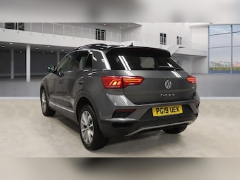 Used Volkswagen T-Roc 2019 for sale - 77621502: Photo