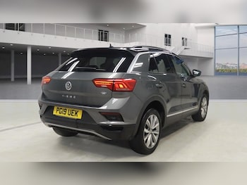 Used Volkswagen T-Roc 2019 for sale - 77621502: Photo