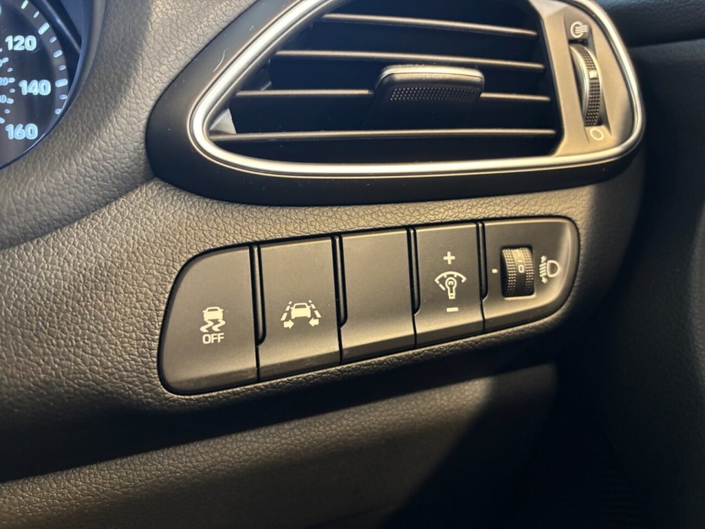 Used Hyundai i30 2018 for sale - 77153590: Photo 19