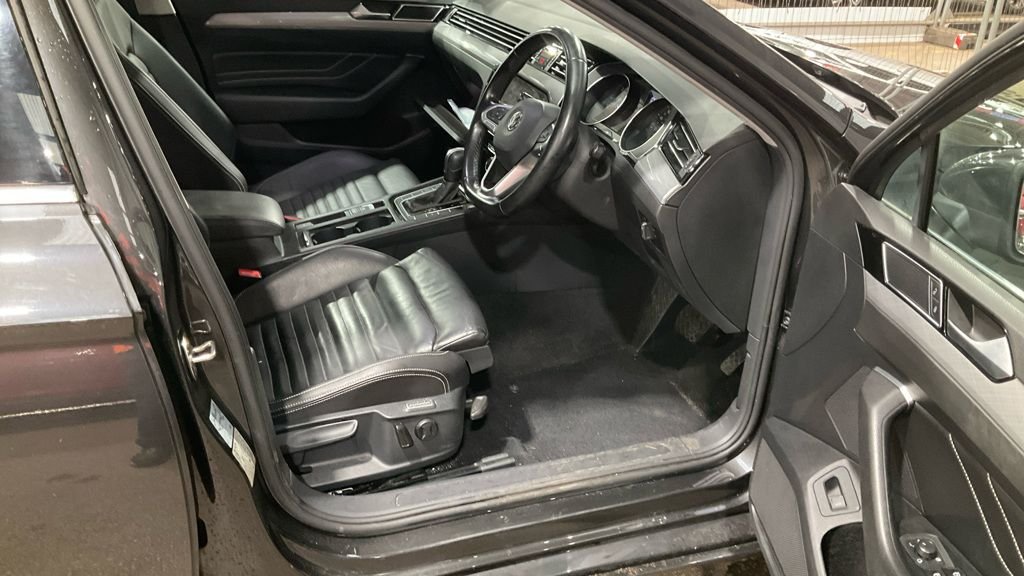 Used Volkswagen Passat 2019 for sale - 77452315: Photo 2