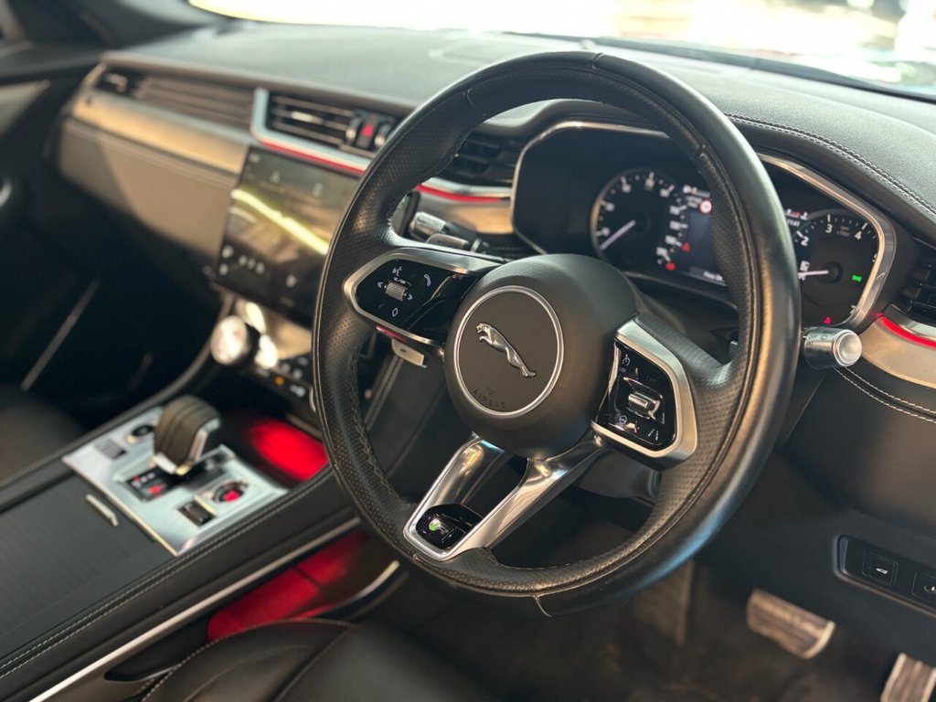 Used Jaguar F-Pace 2021 for sale - 75911932: Photo 2