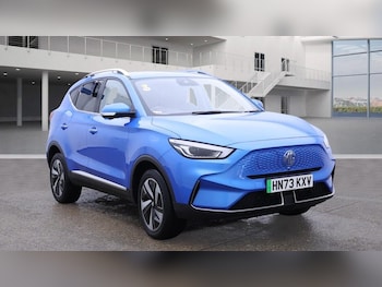 2023 (73) - 130kW Trophy Connect EV 51kWh 5dr Auto