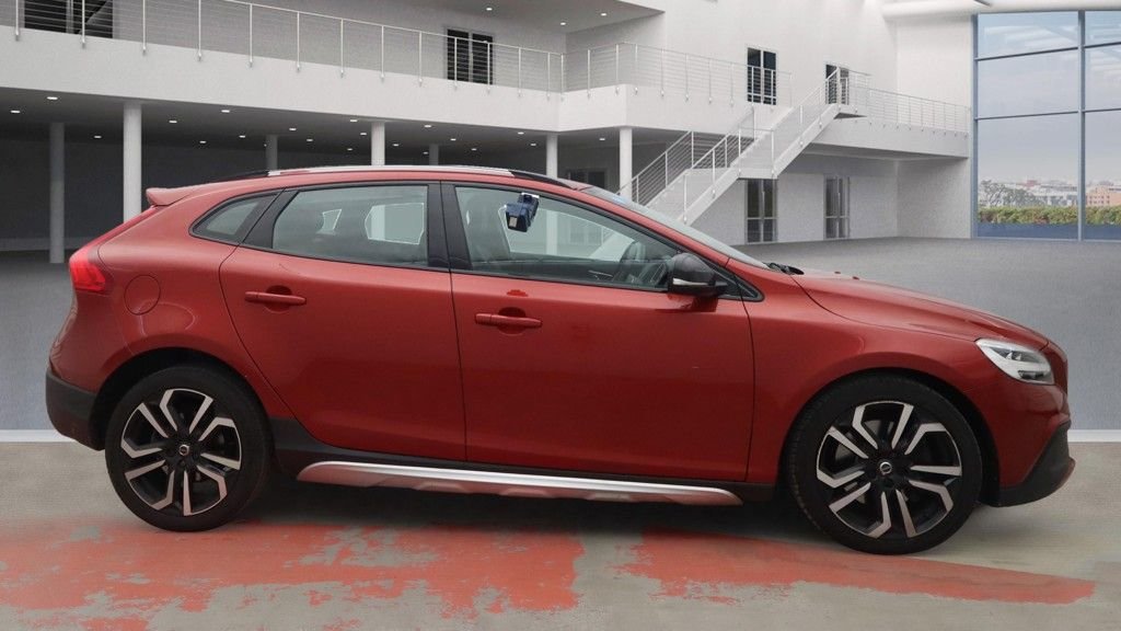 Used Volvo V40 2018 for sale - 76429961: Photo 11