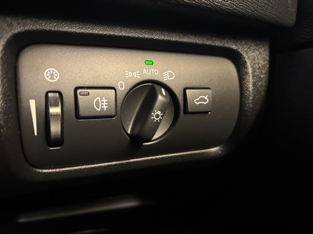 Used Volvo V40 Cross Country 2018 for sale - 76429961: Photo 25