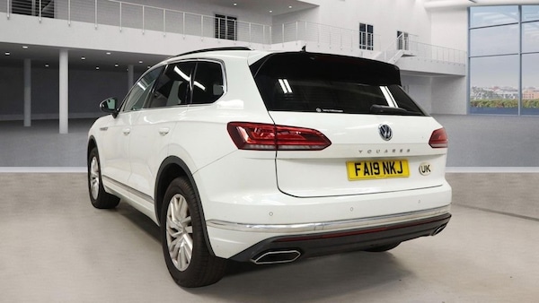 Used Volkswagen Touareg 2019 for sale - 76223426: Photo 2